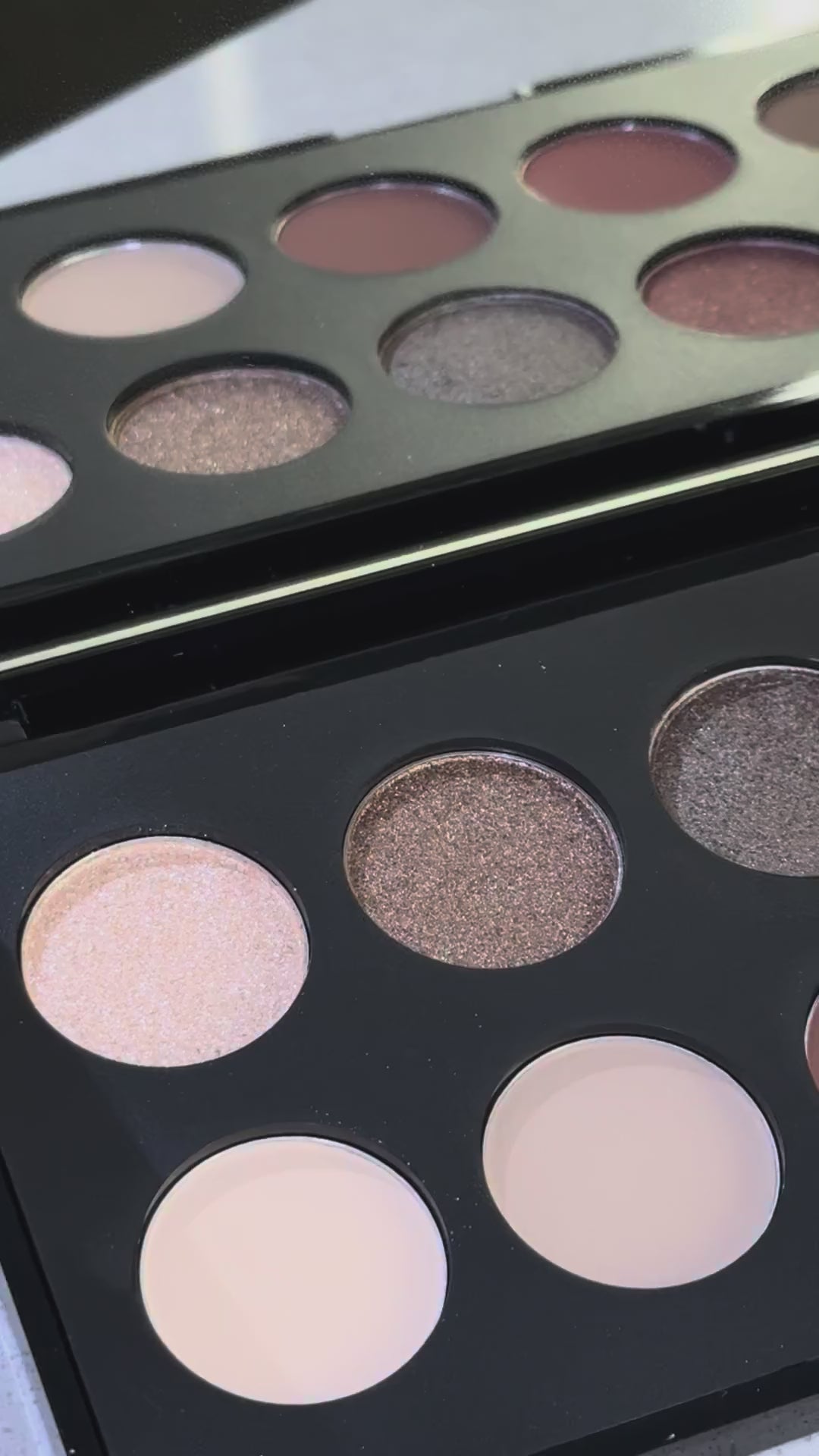 THE SIGNATURE EYE PALETTE