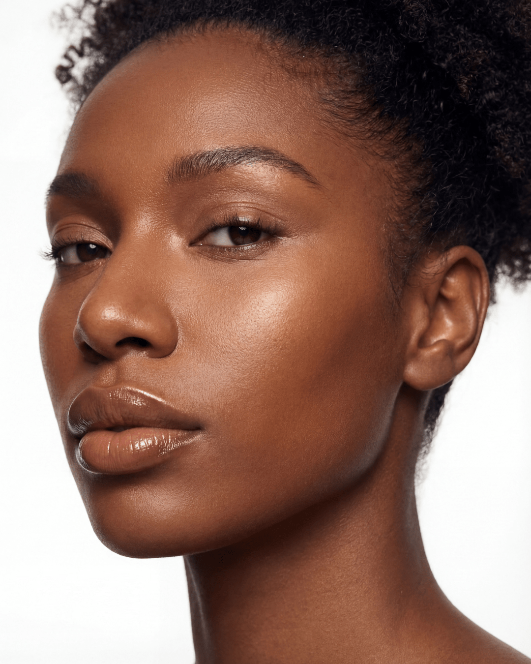 THE BRIGHTENING CONCEALER - SHAPE YOUR BEAUTY COSMETICS