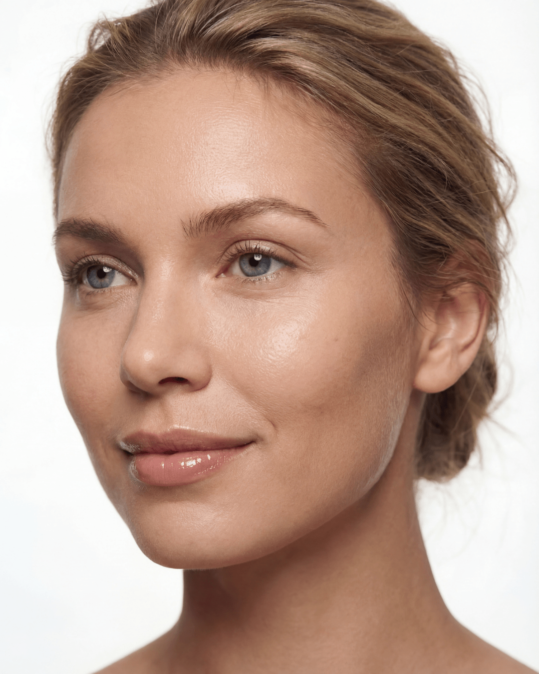 THE BRIGHTENING CONCEALER - SHAPE YOUR BEAUTY COSMETICS