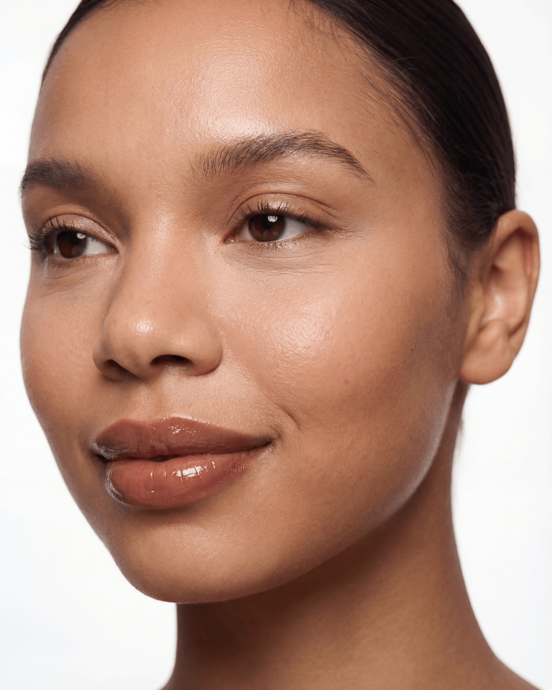 THE BRIGHTENING CONCEALER - SHAPE YOUR BEAUTY COSMETICS